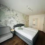 Apstay Eggenberg I Self Check-in I Breakfast I Parking 4* Грац